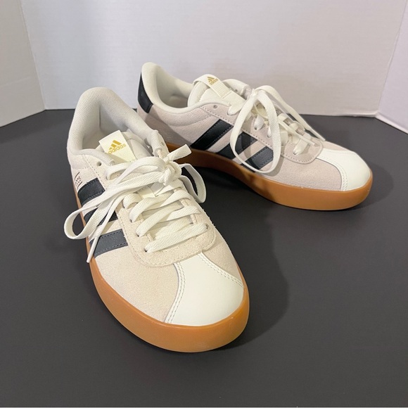 Adidas Womens Run 70s 2.0 Atheletic Shoes White Black Gum Size 8 - Picture 2 of 10